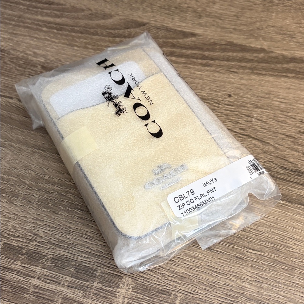 Coach Zip Card Case NWT - Picture 6 of 6